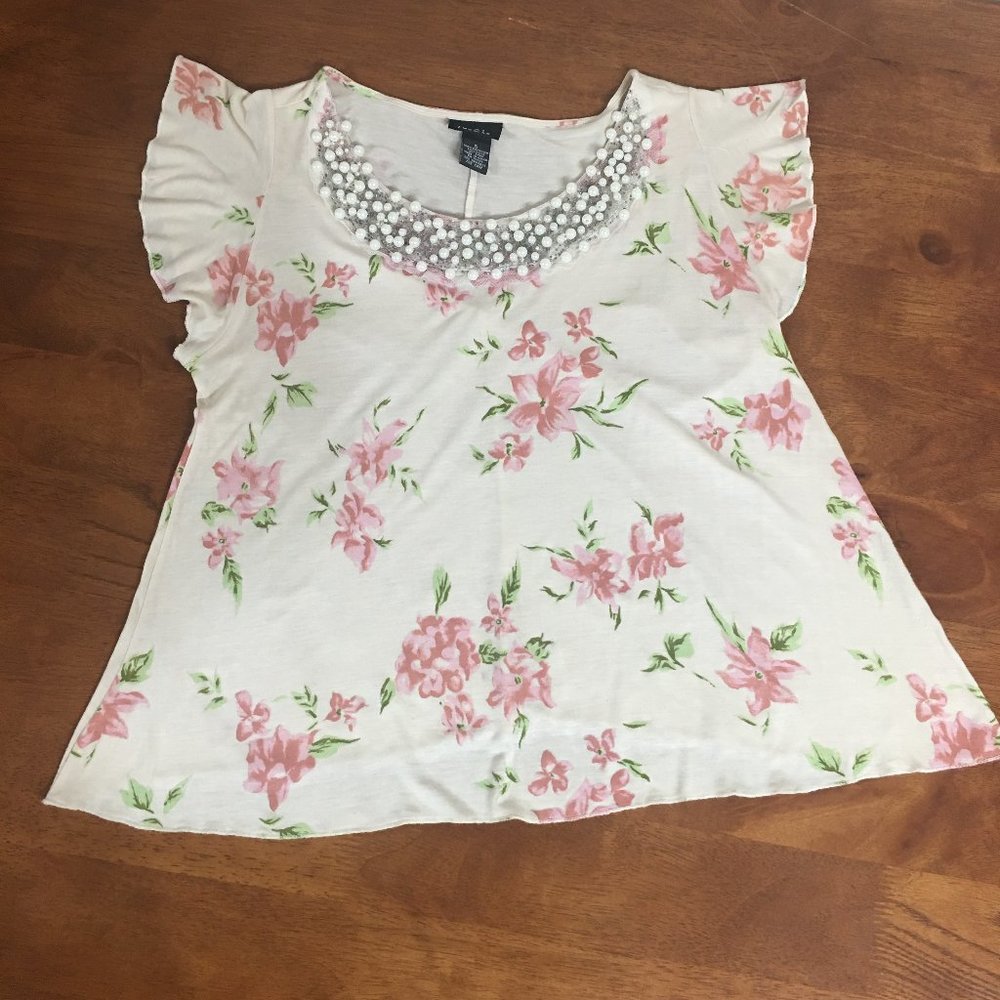 Ladies/Juniors Floral Short Sleeve Top